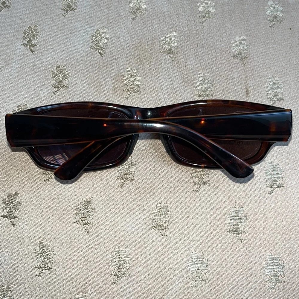 Maui Jim stingray sunglasses in very good condition. - Picture 5 of 10